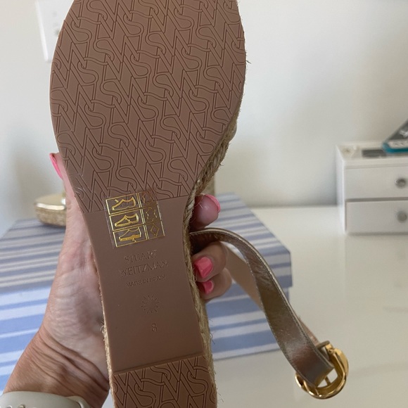 Stuart Weitzman The Zuzu Wedge
Sandal. Condition is "New with box" Gold - Picture 2 of 4